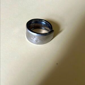 Silver Men's Ring size 10 with engraved fox